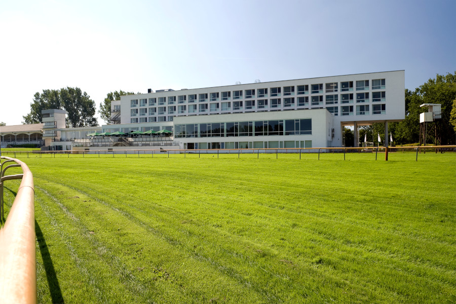 Außenansicht ATLANTIC Hotel Galopprennbahn